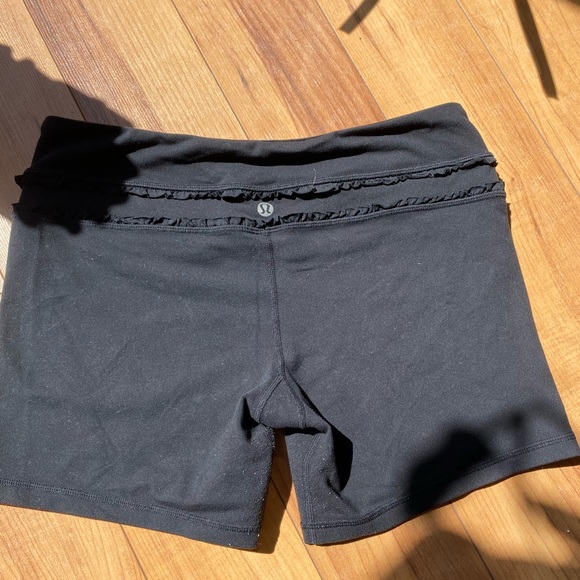Lululemon Groove Shorts - Picture 1 of 5